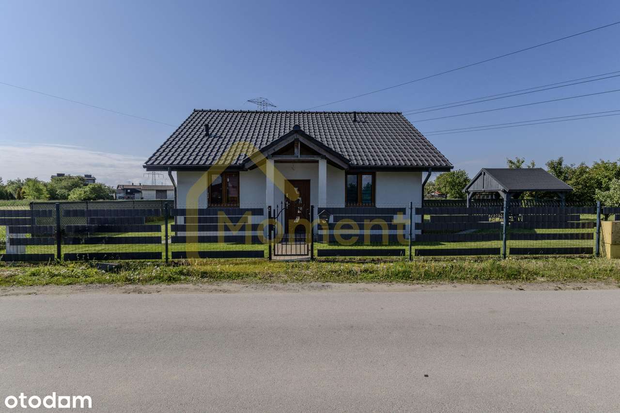 Ekonomiczny dom z garażem i pięknym ogrodem-1