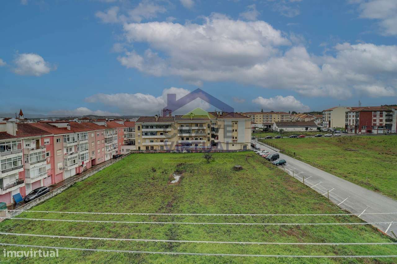 Apartamento T2 com Garagem - Centro Bombarral-25