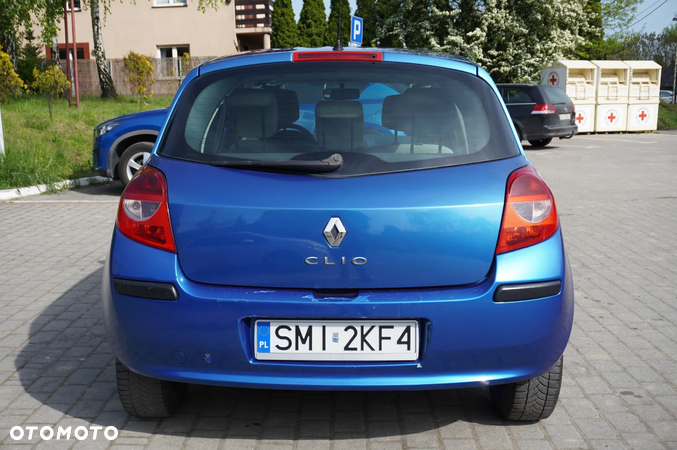 Renault Clio 1.5 dCi Alize - 9