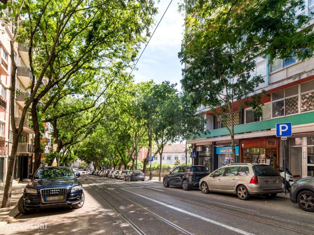 Apartamento T5 com garagem na Estrela-40