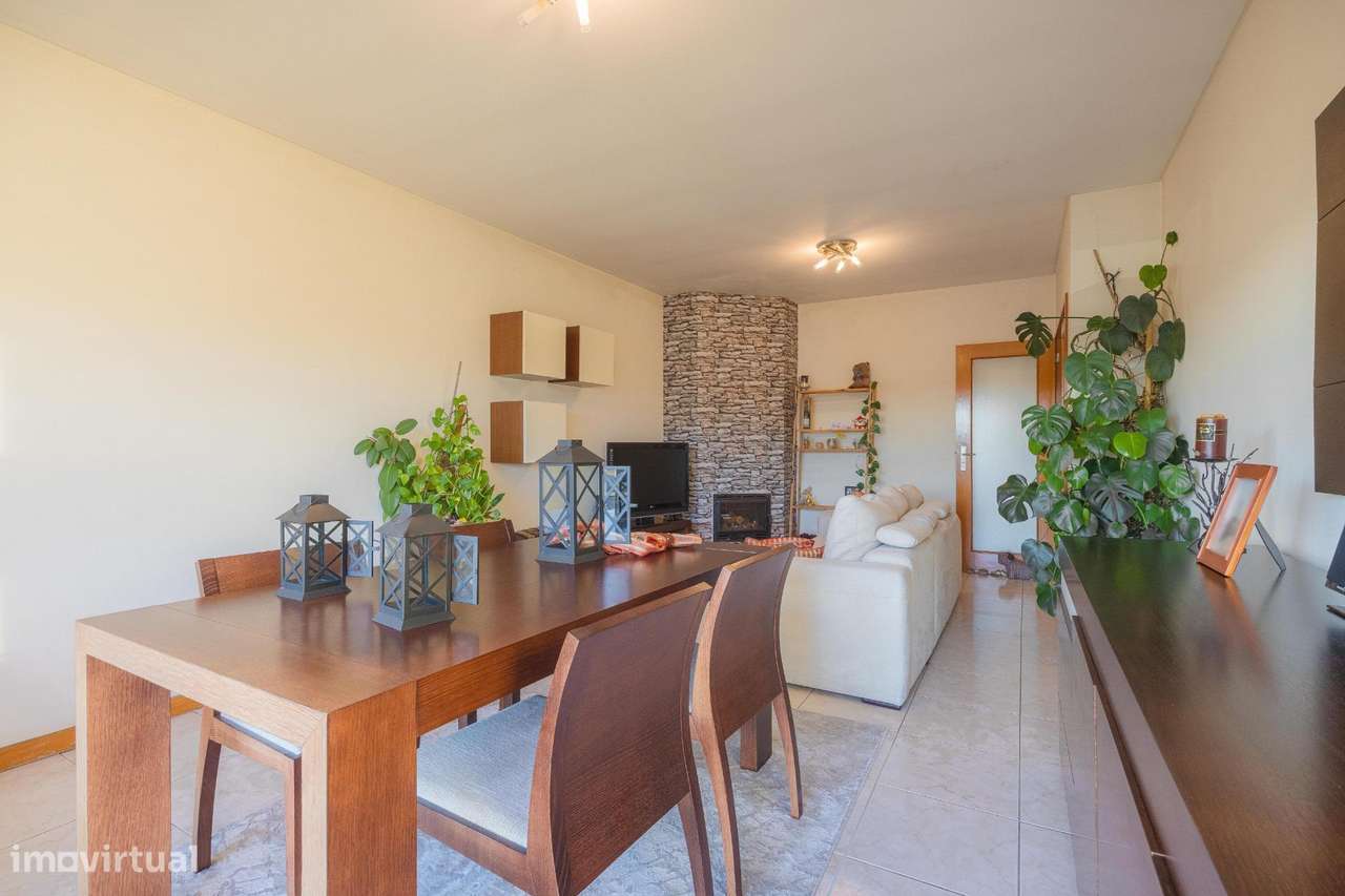 Apartamento T2, Gondomar, com varanda e 2 lugares de garagem-5