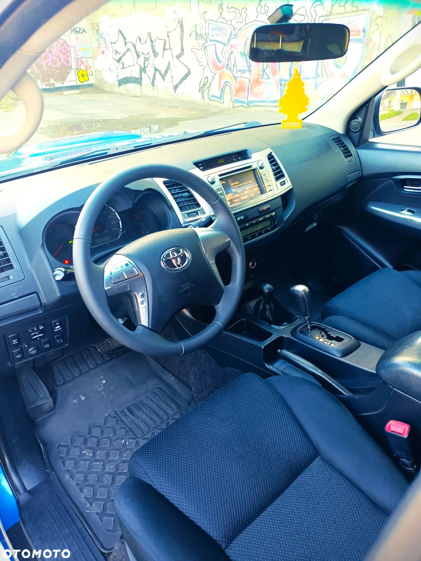 Toyota Hilux - 8