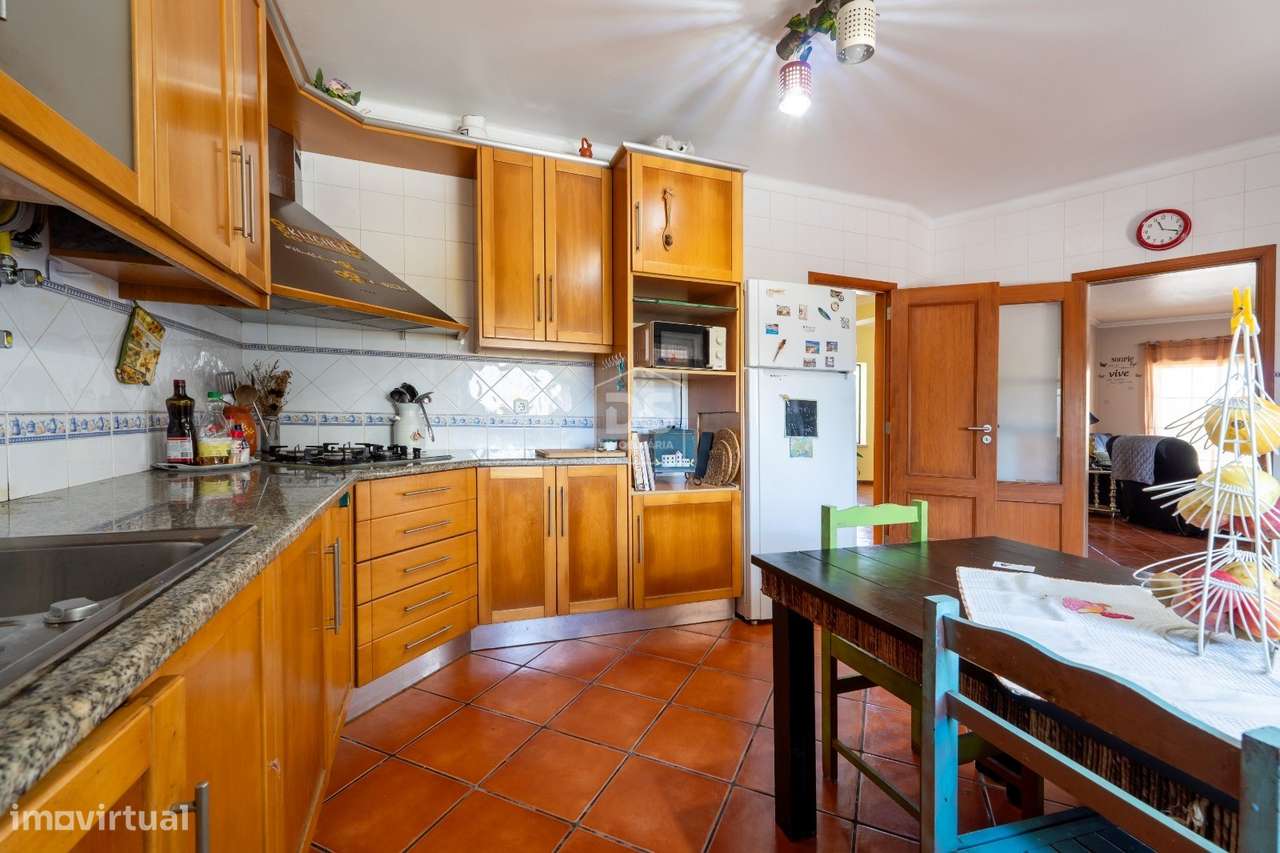 Moradia T5 geminada na Garcia, Marinha Grande-26
