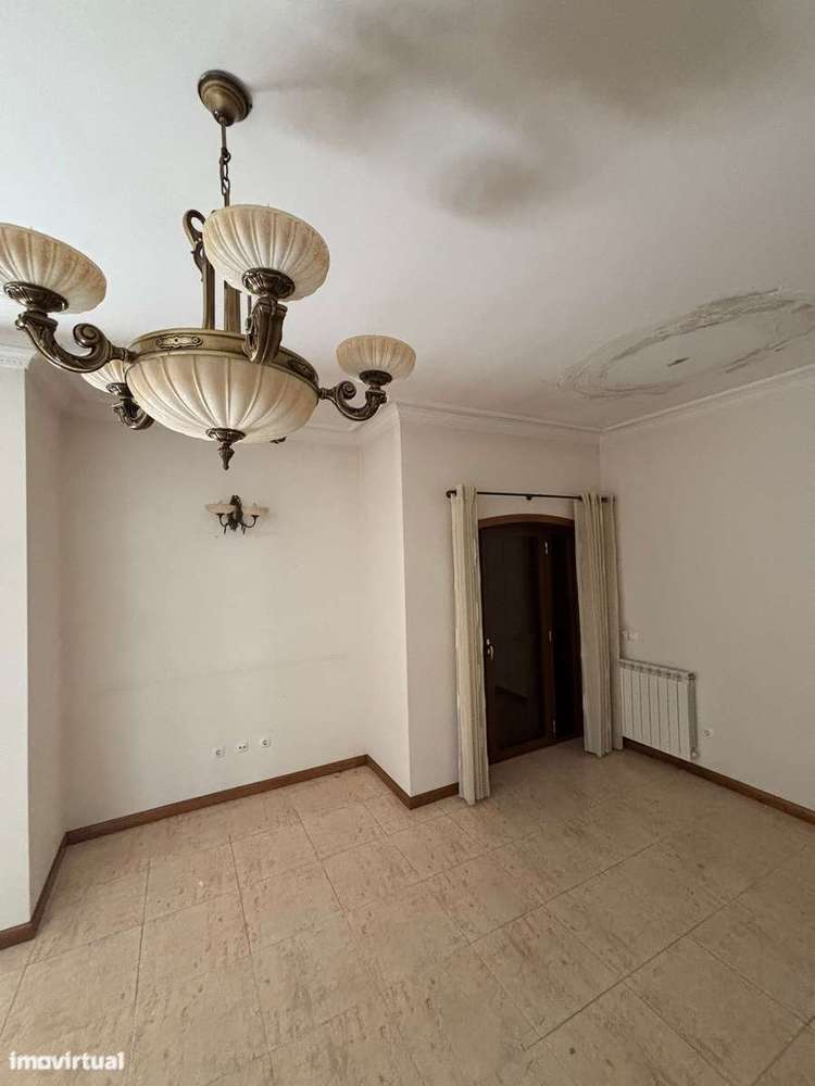 Imóvel de banco : apresente-nos a sua e-29