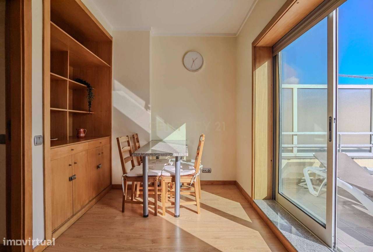 Apartamento T2 recuado no Centro de Gaia — Rua Dom Pedro V - Grande imagem: 5/28