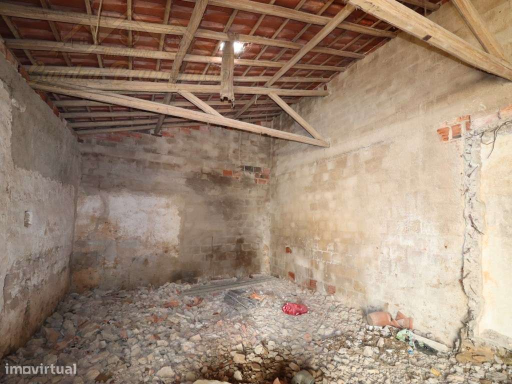 Adega com PROJETO APROVADO para Moradia T2-11