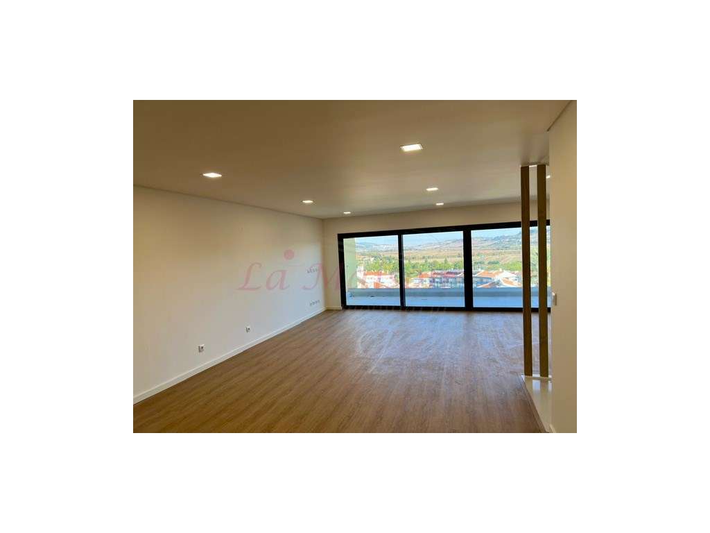 Moradia V5 no centro de Loures-5