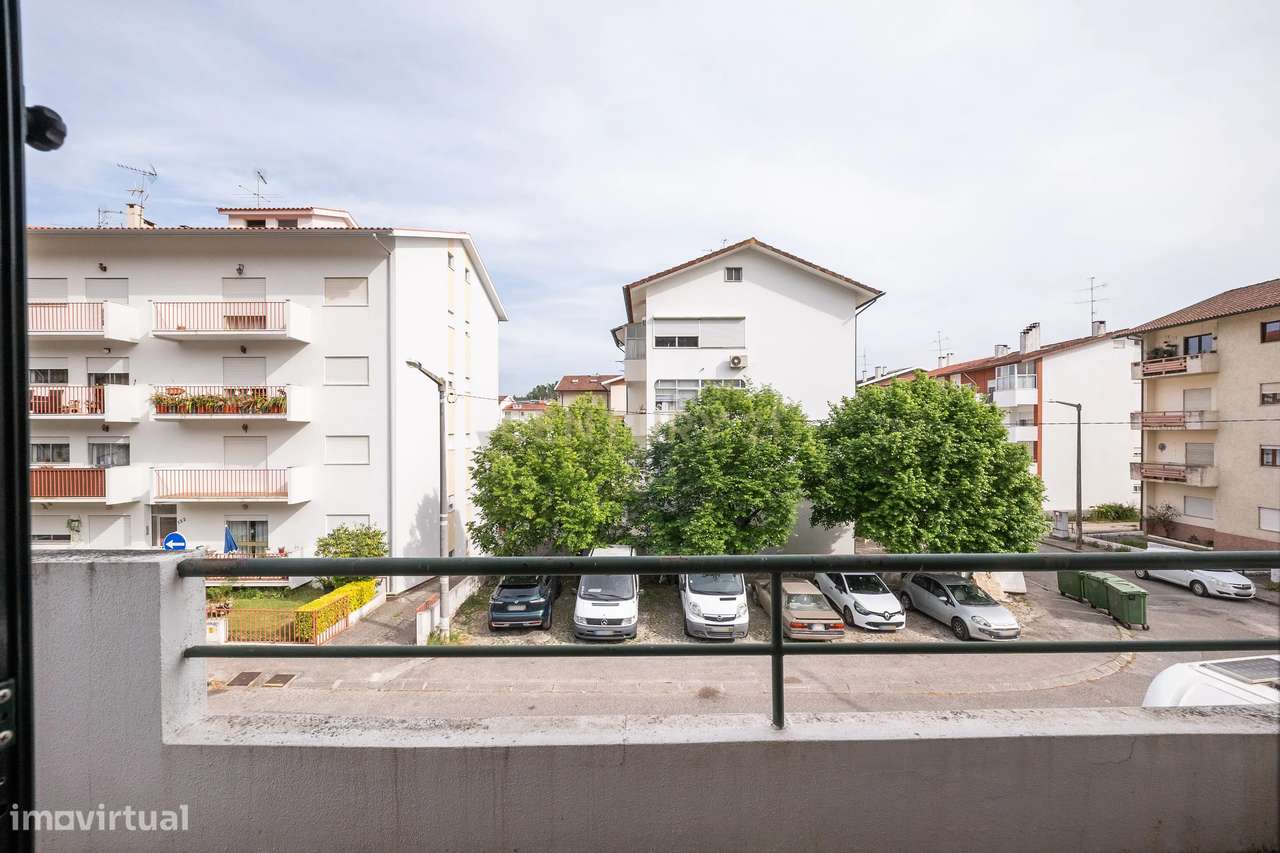 Moradia T5 com sótão + Anexo T1 + Estúdio | Garagem | Santa Apolónia-10