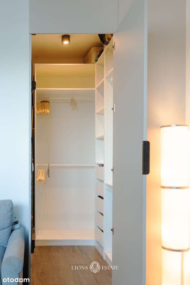 Ściana okien, zieleń i cisza|35m² na Mokotowskiej-12