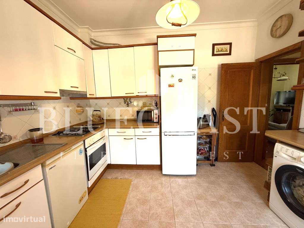 Moradia V4 com 3 Pisos - Espaço e Conforto-13