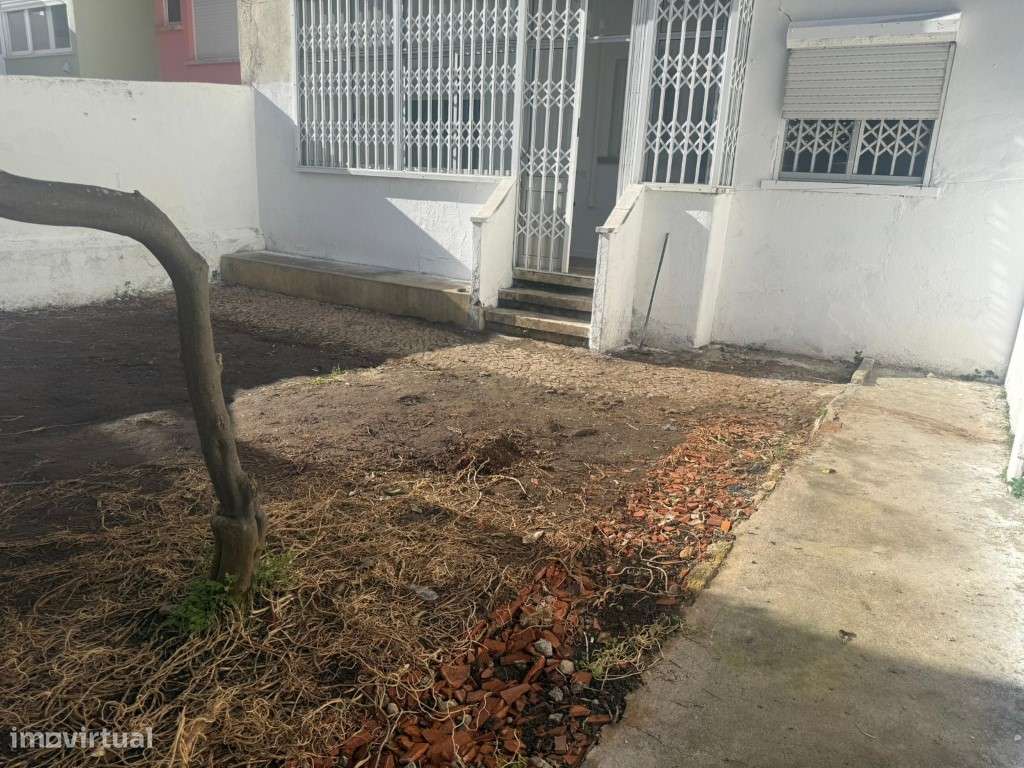 Apartamento T2 totalmente remodelado, com excelente área exterior -...-22