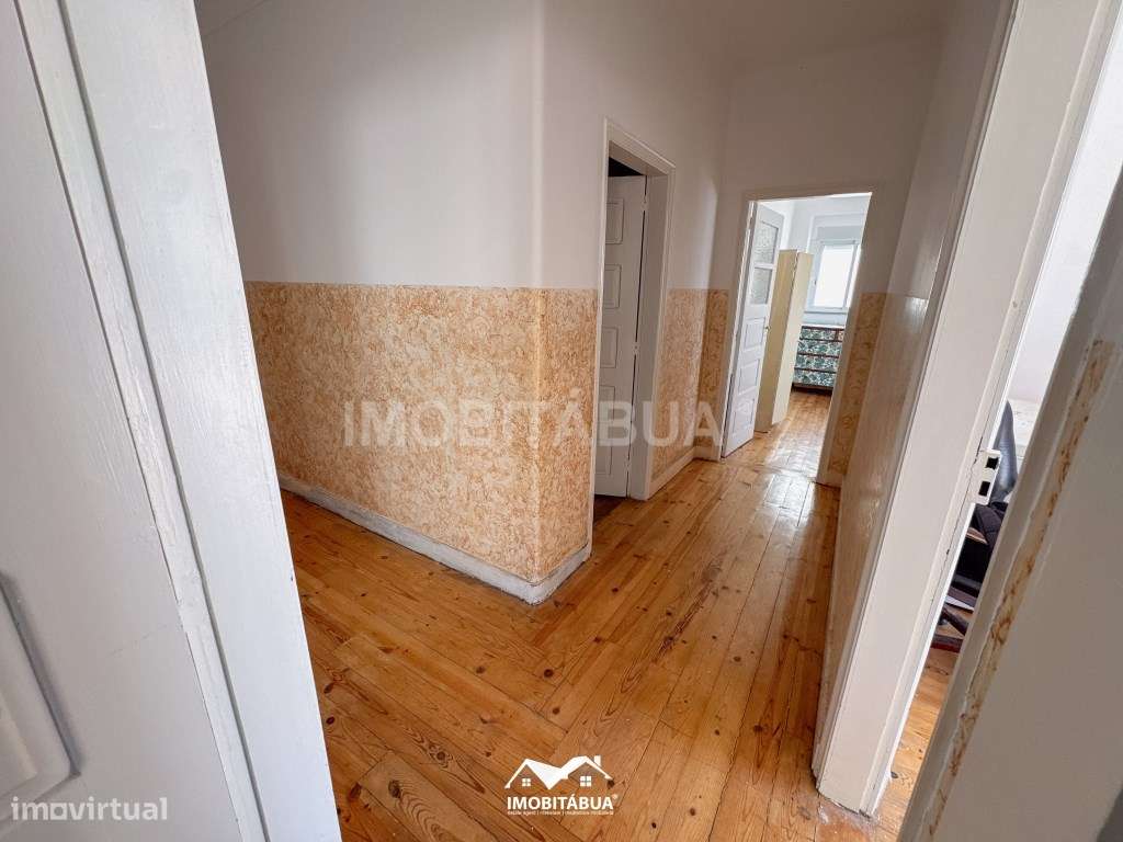 Espaço comercial com habitação T5 no centro da vila-30