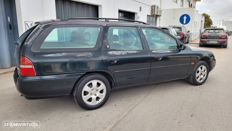 Ford Mondeo SW 1.8 TD GLX - 31