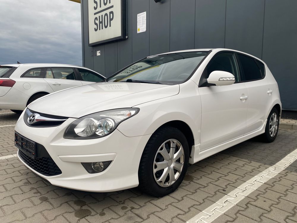 Hyundai i30 I (2007-2012) 1.4 Base + World Cup 2011