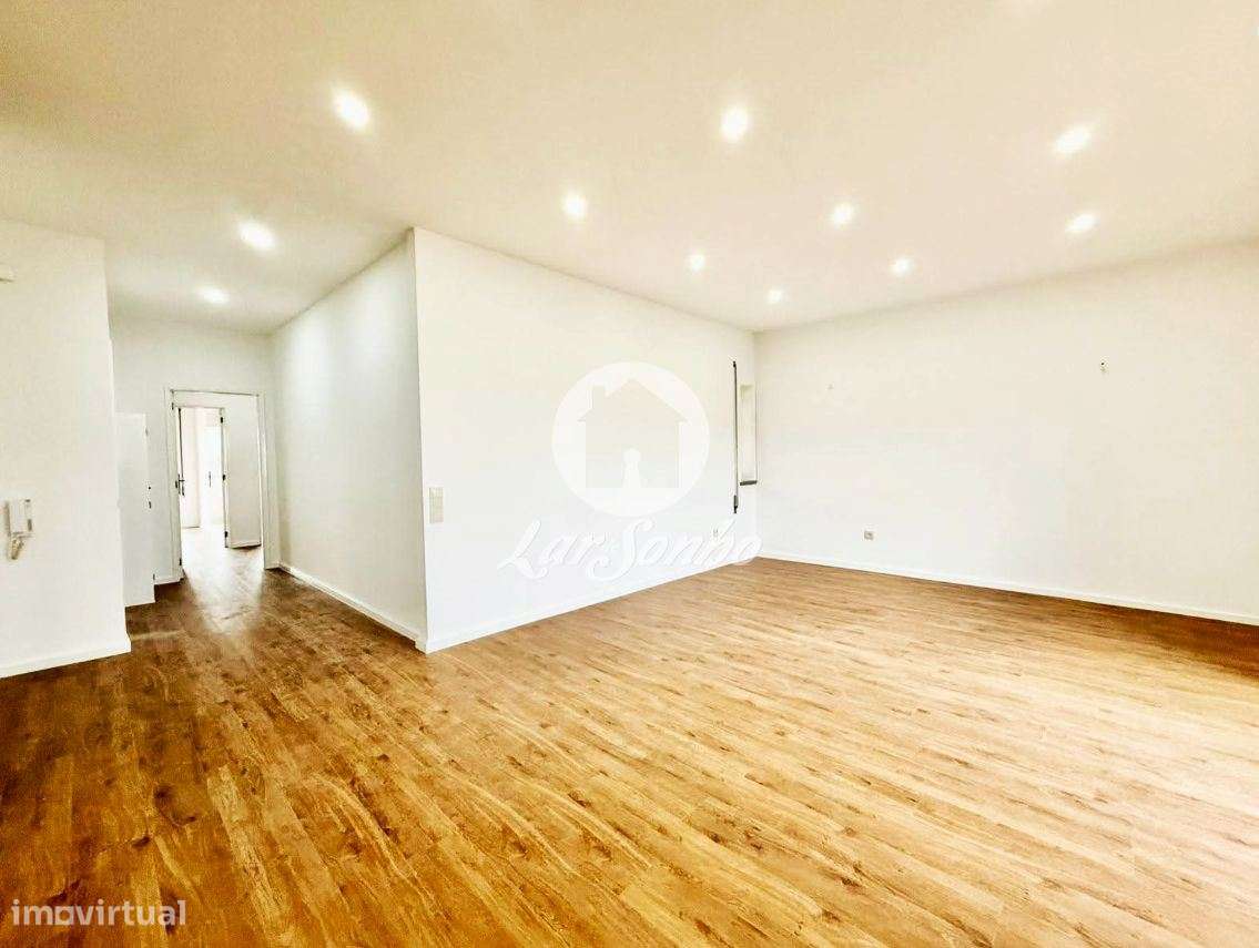 Apartamento T3, totalmente renovado, com Box, Águas Santas, Maia-4