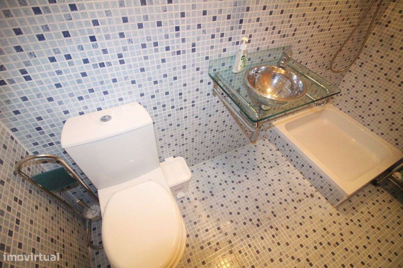 Armação de Pêra, T2 Semi-Novo com Piscina, Garagem e 2 wc´s-11