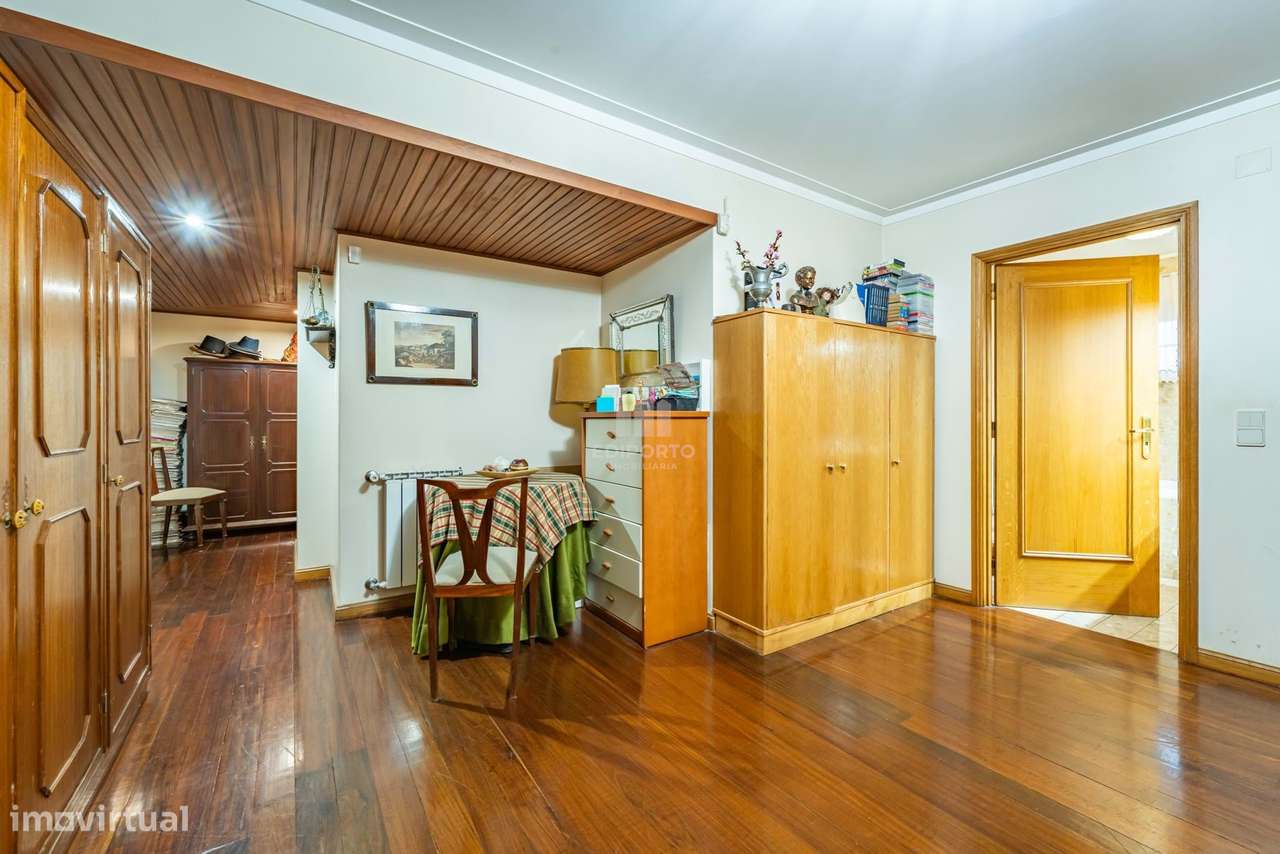 Apartamento T4, em zona Prime de Gaia, na Rua de D.Dinis.-12