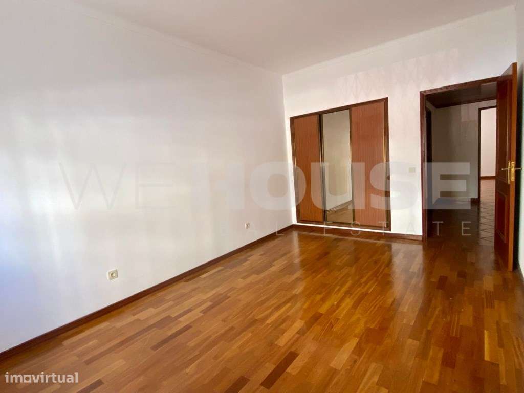 Apartamento T2 rés do chão alto, com 96m2-15