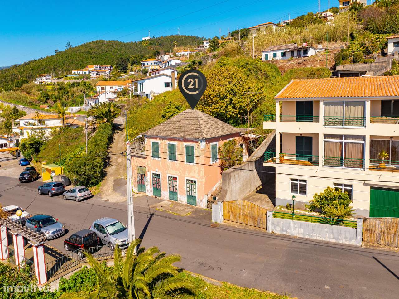 Moradia T3 Centenária em São Gonçalo com Vista sobre o Funchal-5