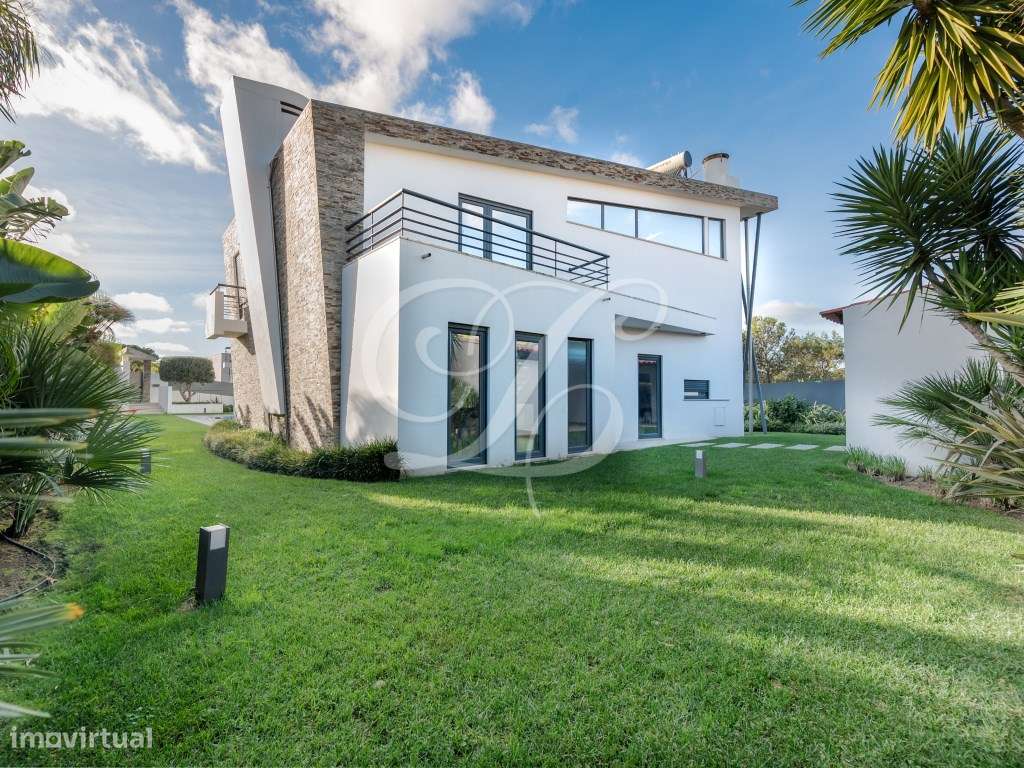 Moradia T4+1 com piscina, jardim relvado e área de barbecue | Cascais-7