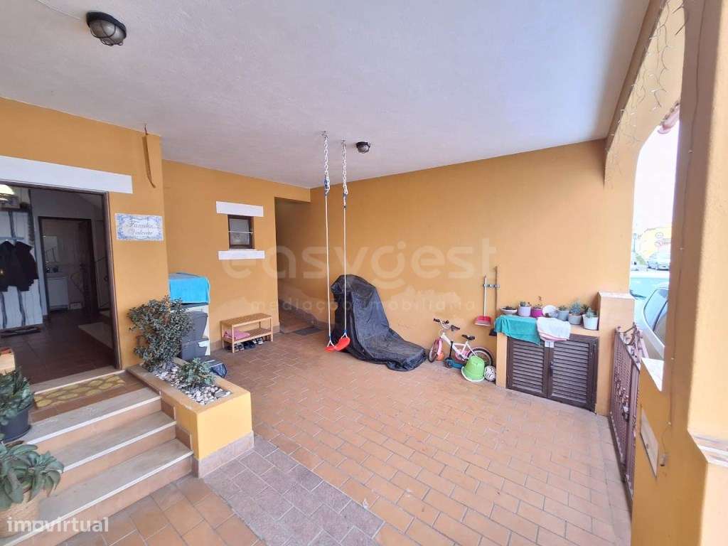 Espaçosa Moradia T3 com Sótão e Múltiplos Arrumos nos Montes de Alvor - Grande imagem: 5/30