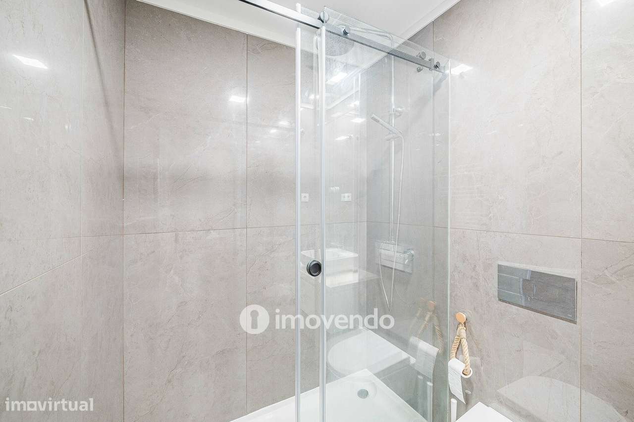Apartamento T2, com estacionamento e cozinha equipada, na Amadora-34