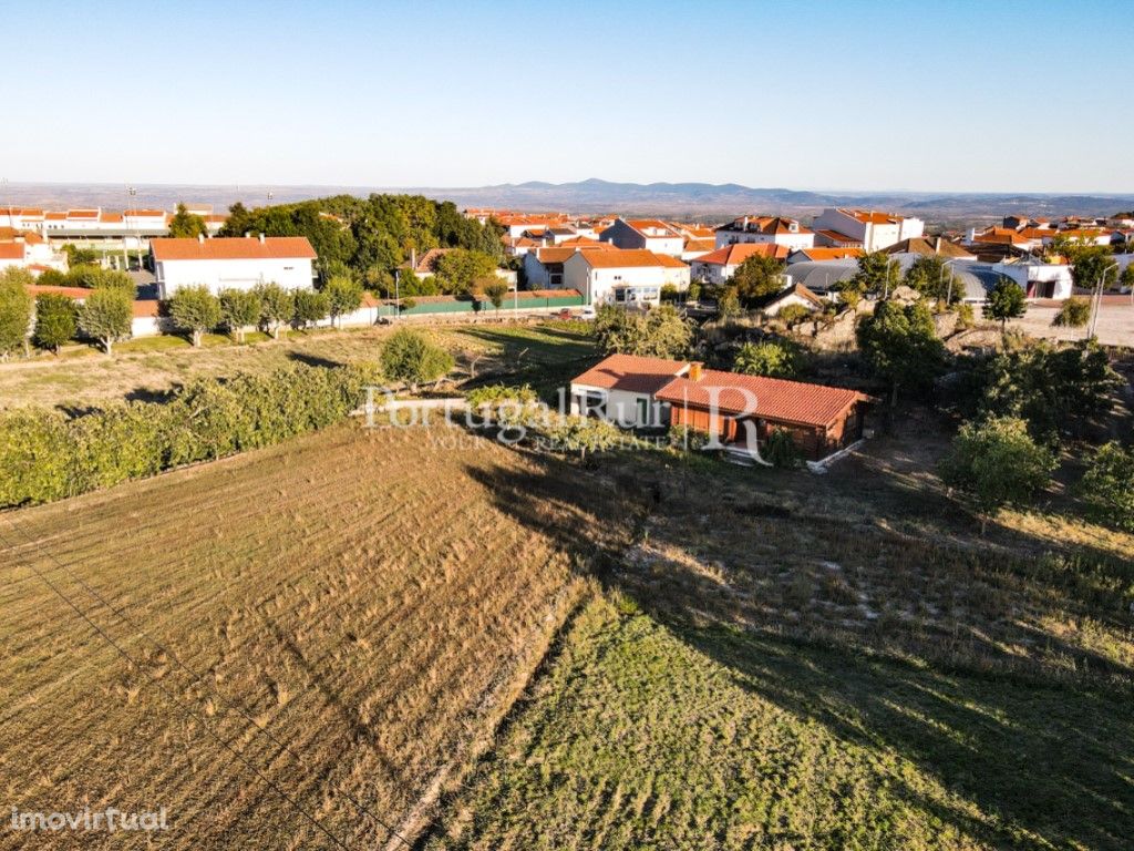 Casa em madeira pronta a habitar com anexo