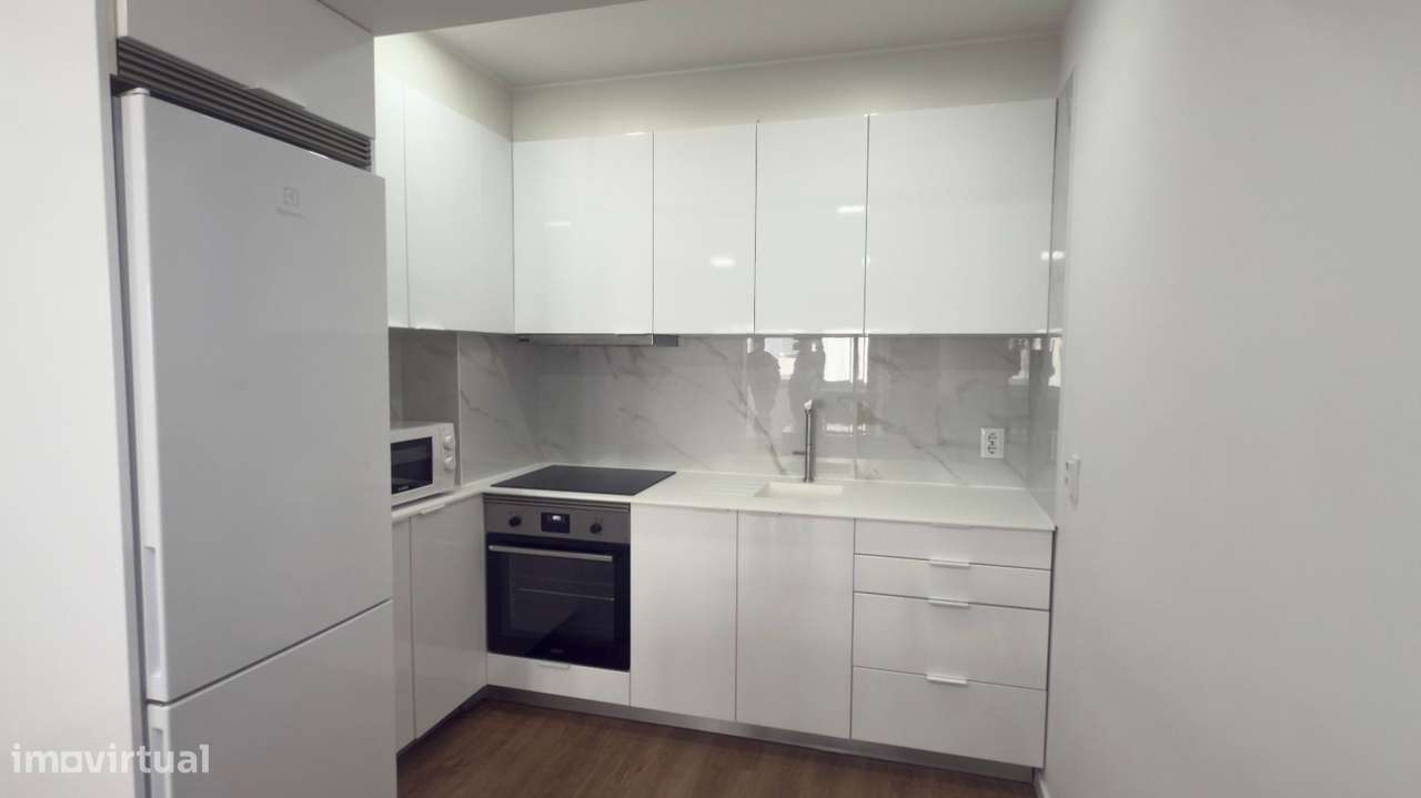 APARTAMENTO T1 kitchenette remodelado, junto à praia. Vistas de mar-18