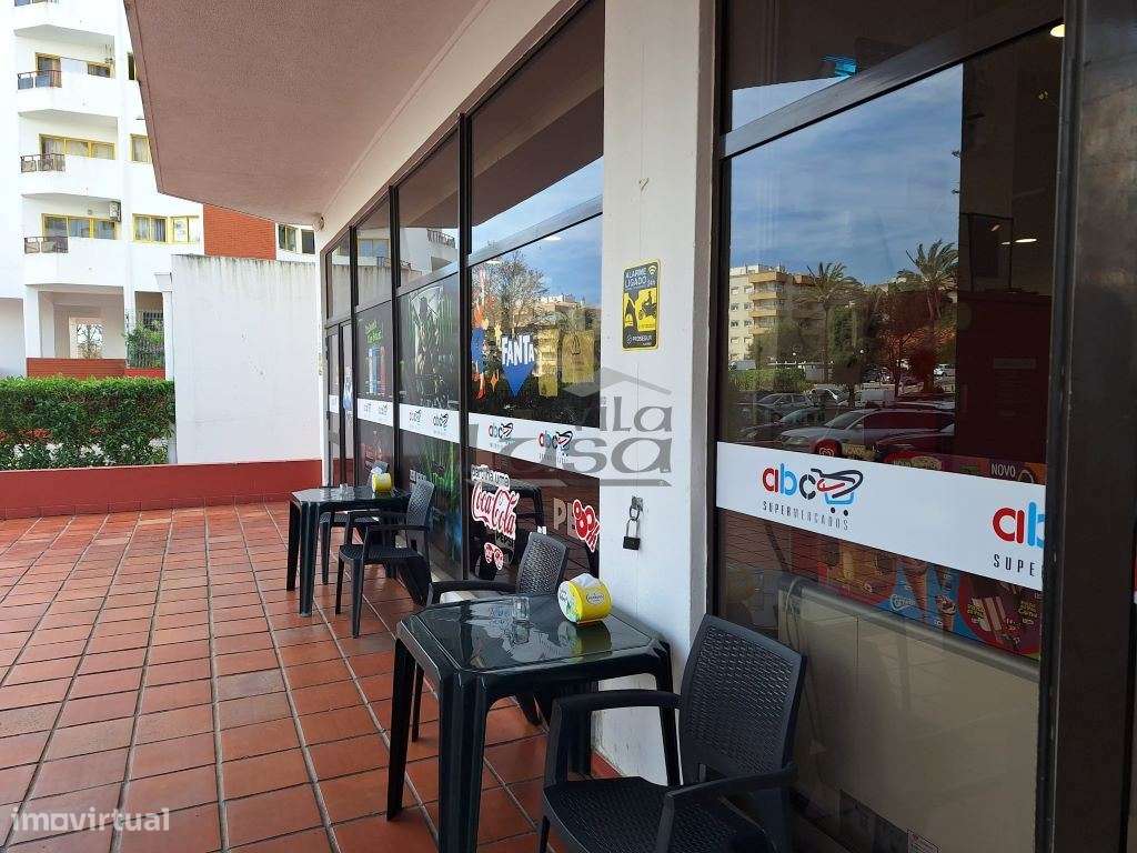 Loja Destinada a Comercio e Serviços no coração da Praia da Rocha - Grande imagem: 3/20