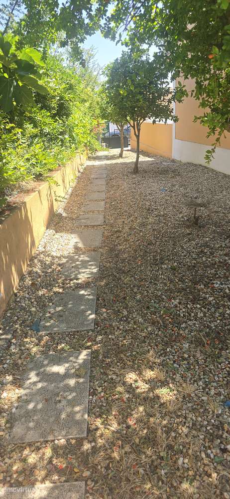 Moradia T4 com piscina-18