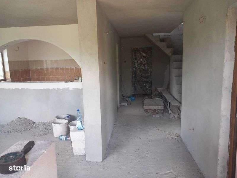 Vand casa Pitesti 1200mp - Imagine principală: 4/8