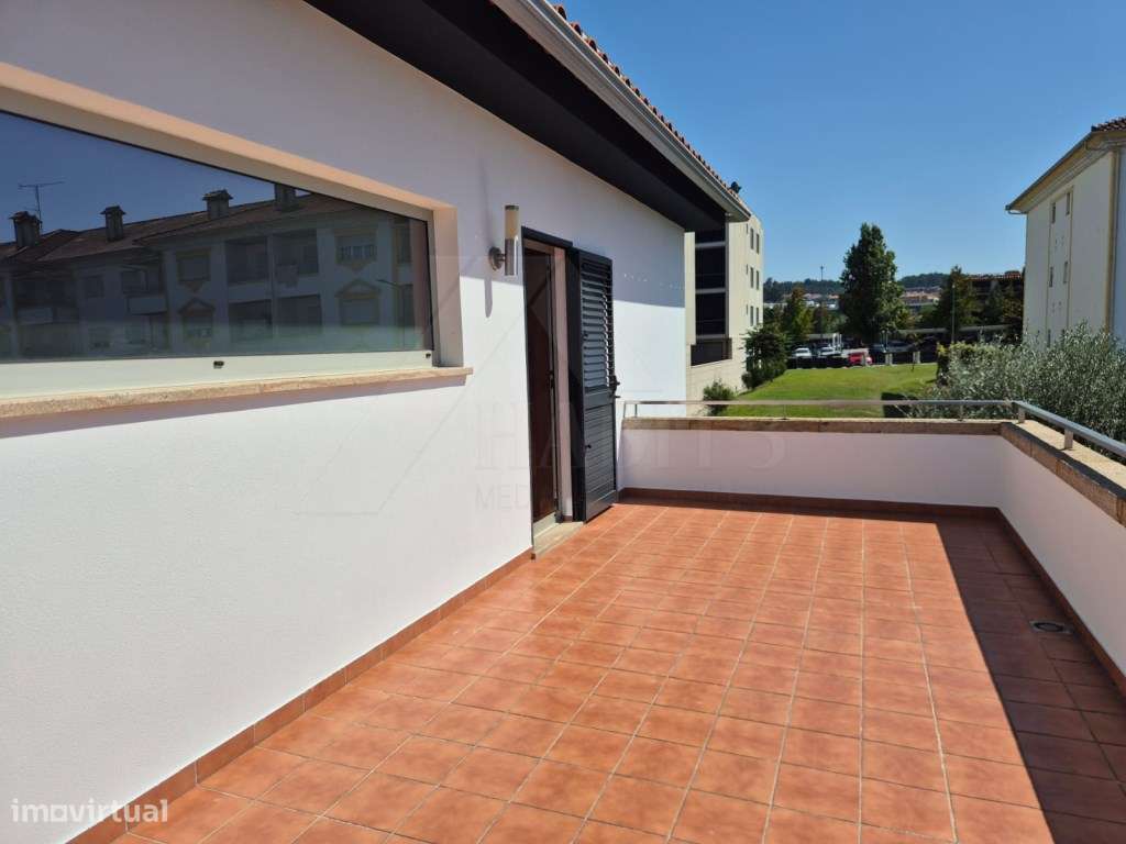 Moradia T4 com Suite, Jardim e Garagem - Centro de Ponte de Lima-57