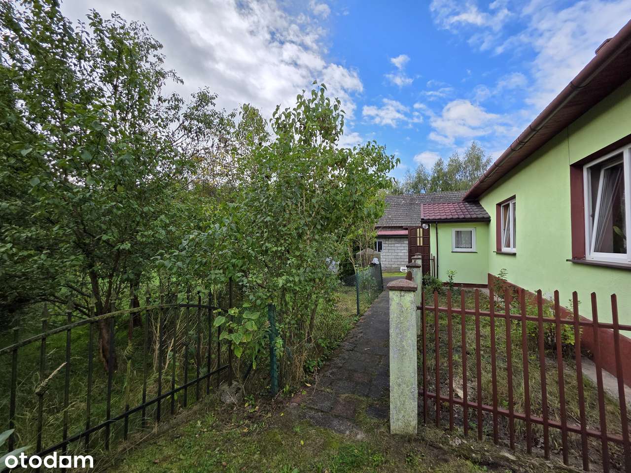 Wolnostojący murowany dom/ działka 66arowa/ płaski teren widok na las