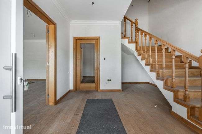 Moradia T4+1 Individual em Fase de Acabamentos - Grande imagem: 2/25