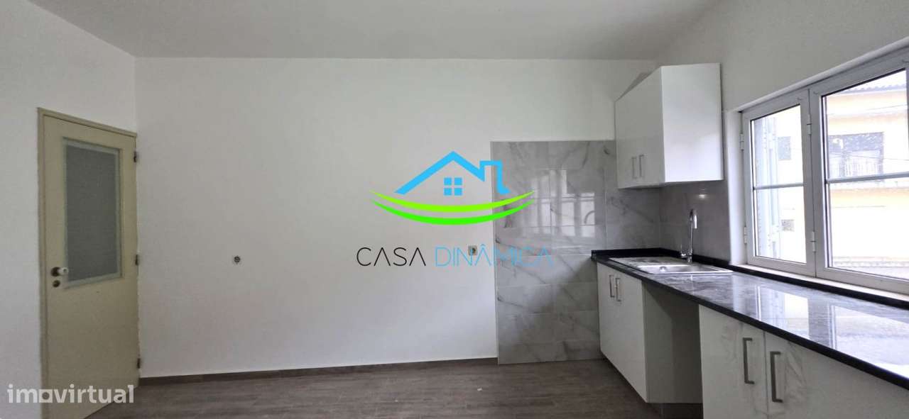 Apartamento T3 com sotão grande no centro de Soure-17