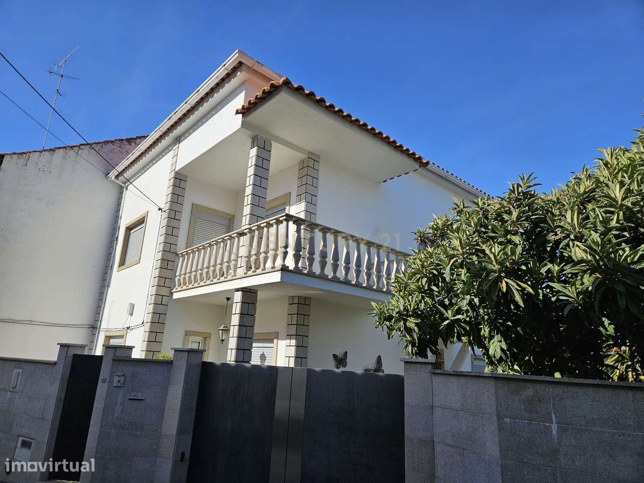 Moradia T5 com Terreno Urbano em Alcains - Grande imagem: 3/51