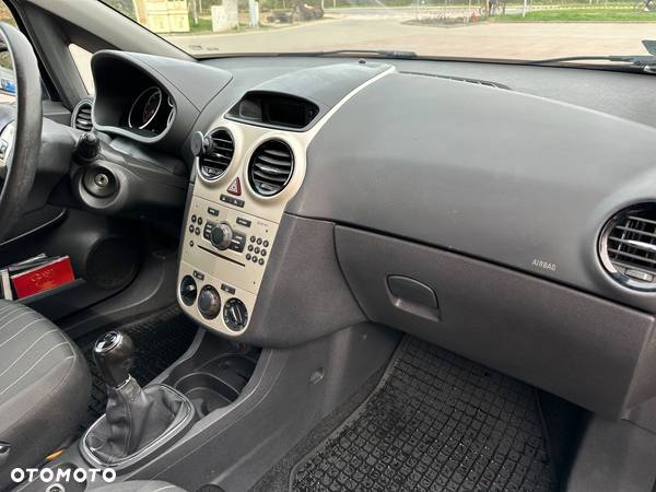 Opel Corsa 1.2 16V Cosmo - 18