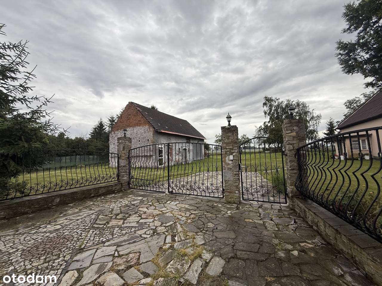 Syndyk sprzeda działkę, dom i budynki gospodarcze we wsi Niedźwiedź - Pełny obrazek: 4/12