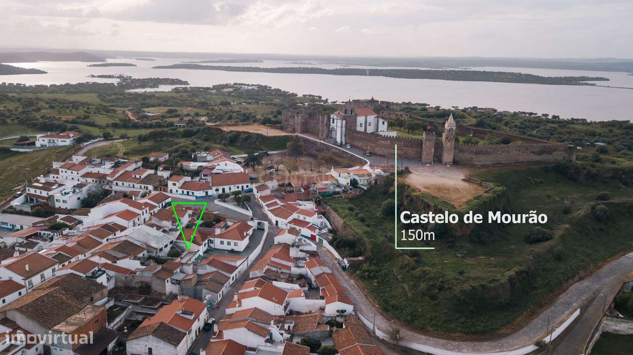 Rés-do-Chão de Moradia T4 com 4 suítes no centro de Mourão - Alentejo-9