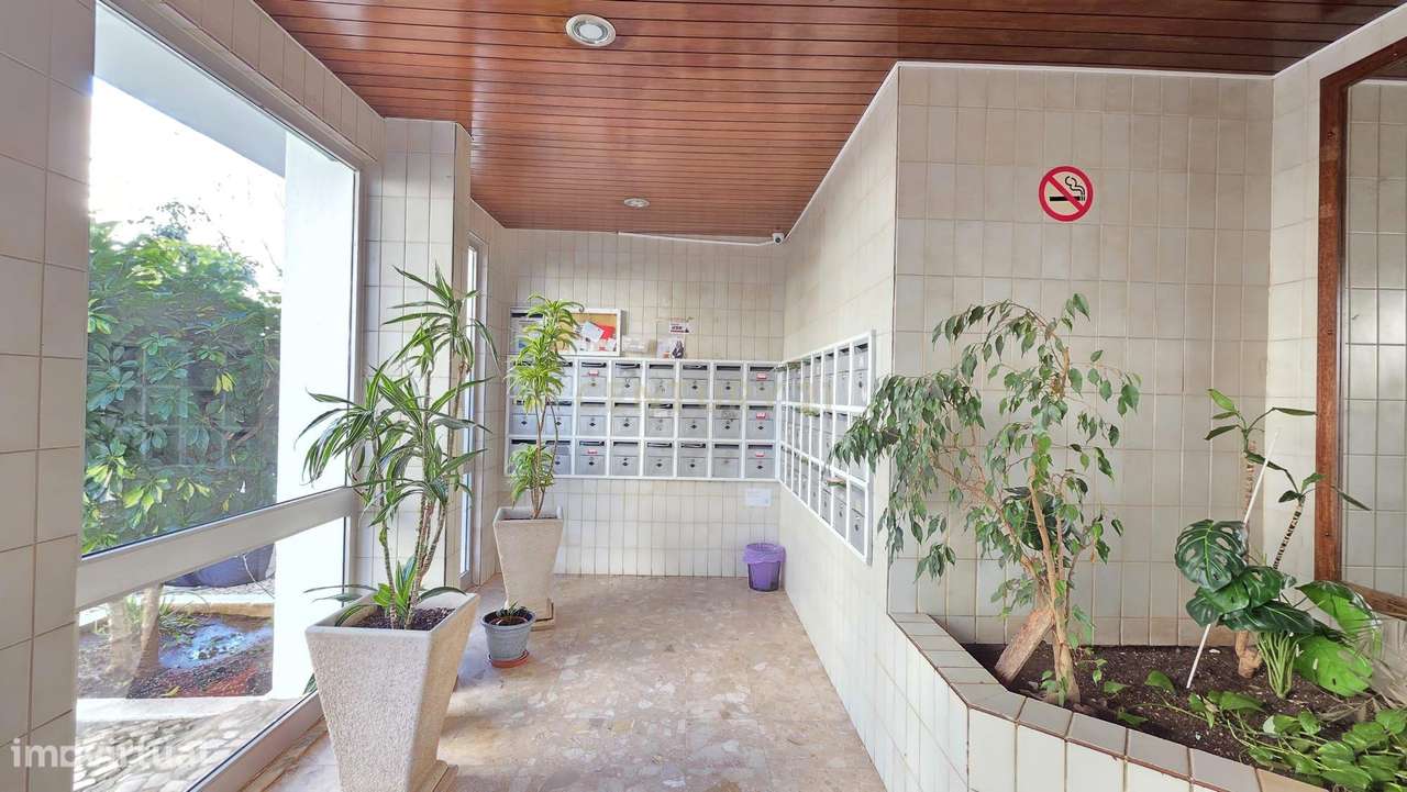 Apartamento T5 Duplex com Vista Panorâmica em Loures-32