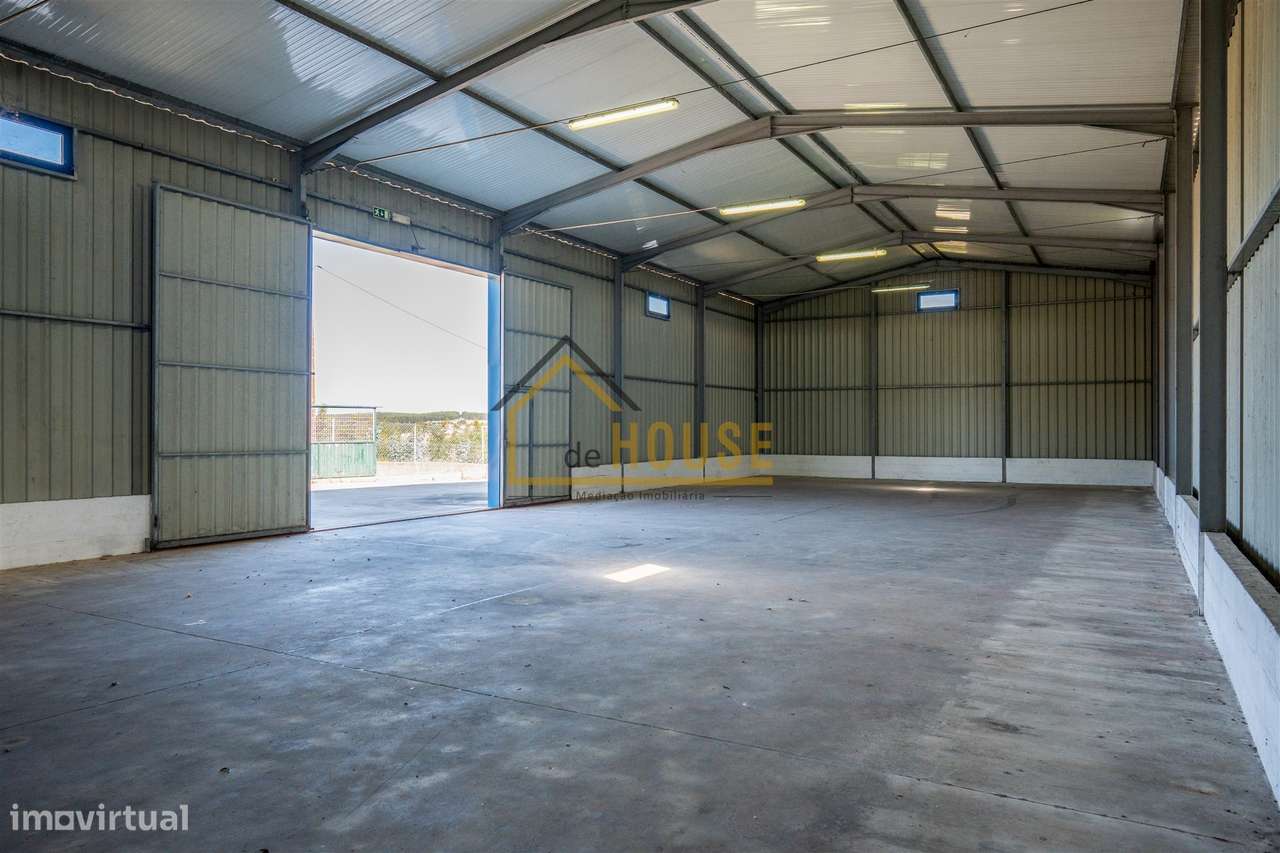 Armazém com  terreno - Grande imagem: 2/36