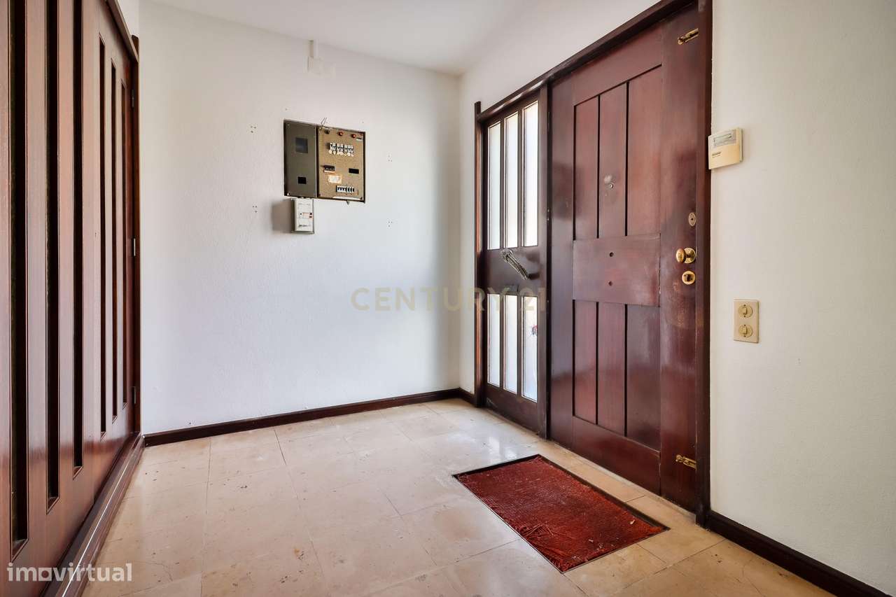 Moradia com Terreno no Centro Histórico da Marinha Grande. - Grande imagem: 4/31