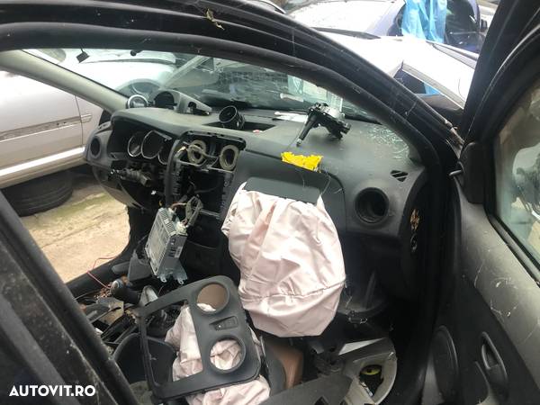 Dezmembrez Dacia Sandero 2015 avariat - 3
