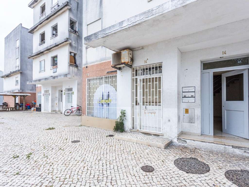 Loja com Projeto para Habitação T1 - Matos Cheirinhos, São Domingos...-23