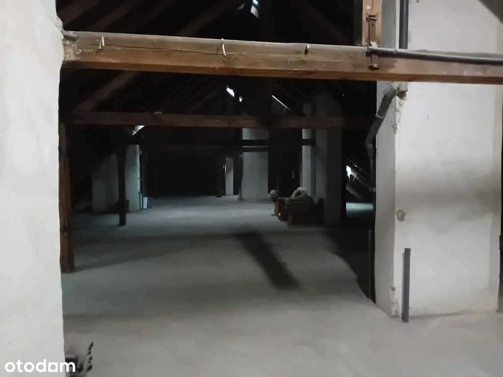 Duży budynek na sprzedaż. Idealny pod inwestycje.-9