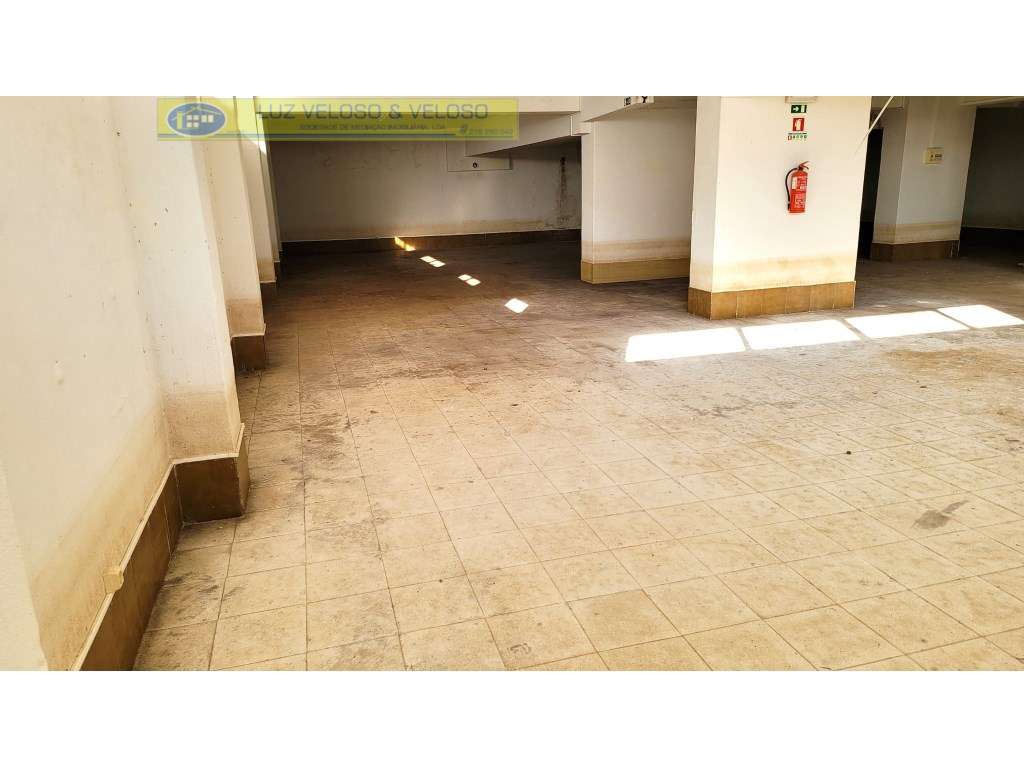 Loja de 38,27 m2 com cave de 300,00 m2. Alto do Seixalinho, Barreiro.-18