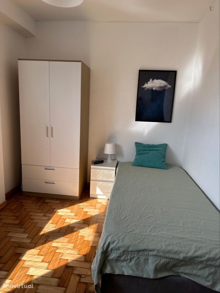 687907 - Quarto com cama de solteiro em...