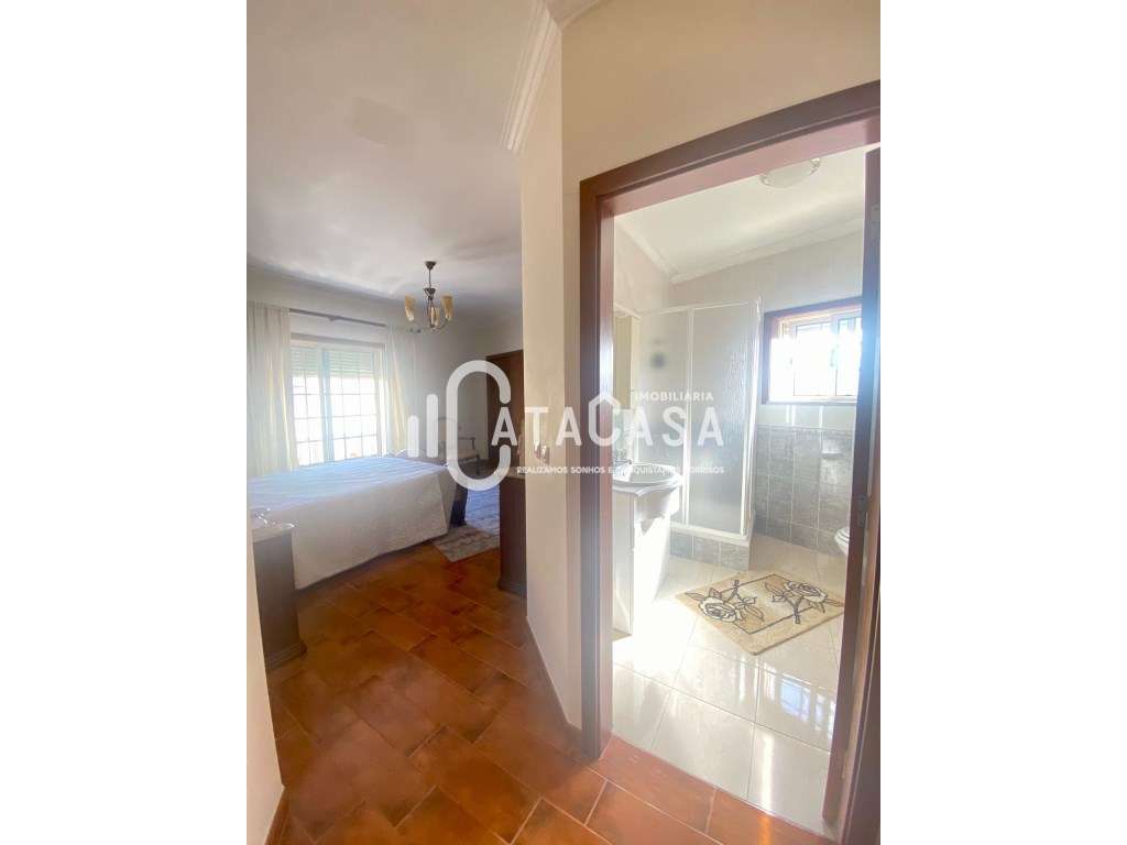 Moradia Geminada T4 para venda na freguesia de Aguada de Cima-14