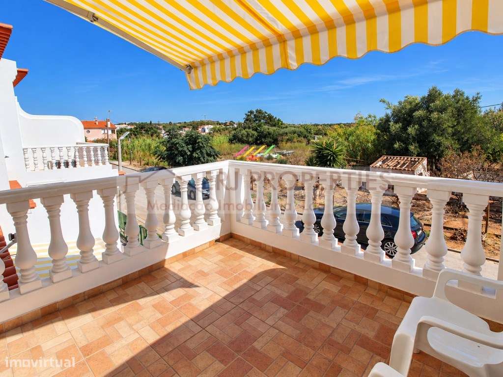 Moradia de Charme em Altura | 3 Quartos, Garagem e a 950 m da Praia-24