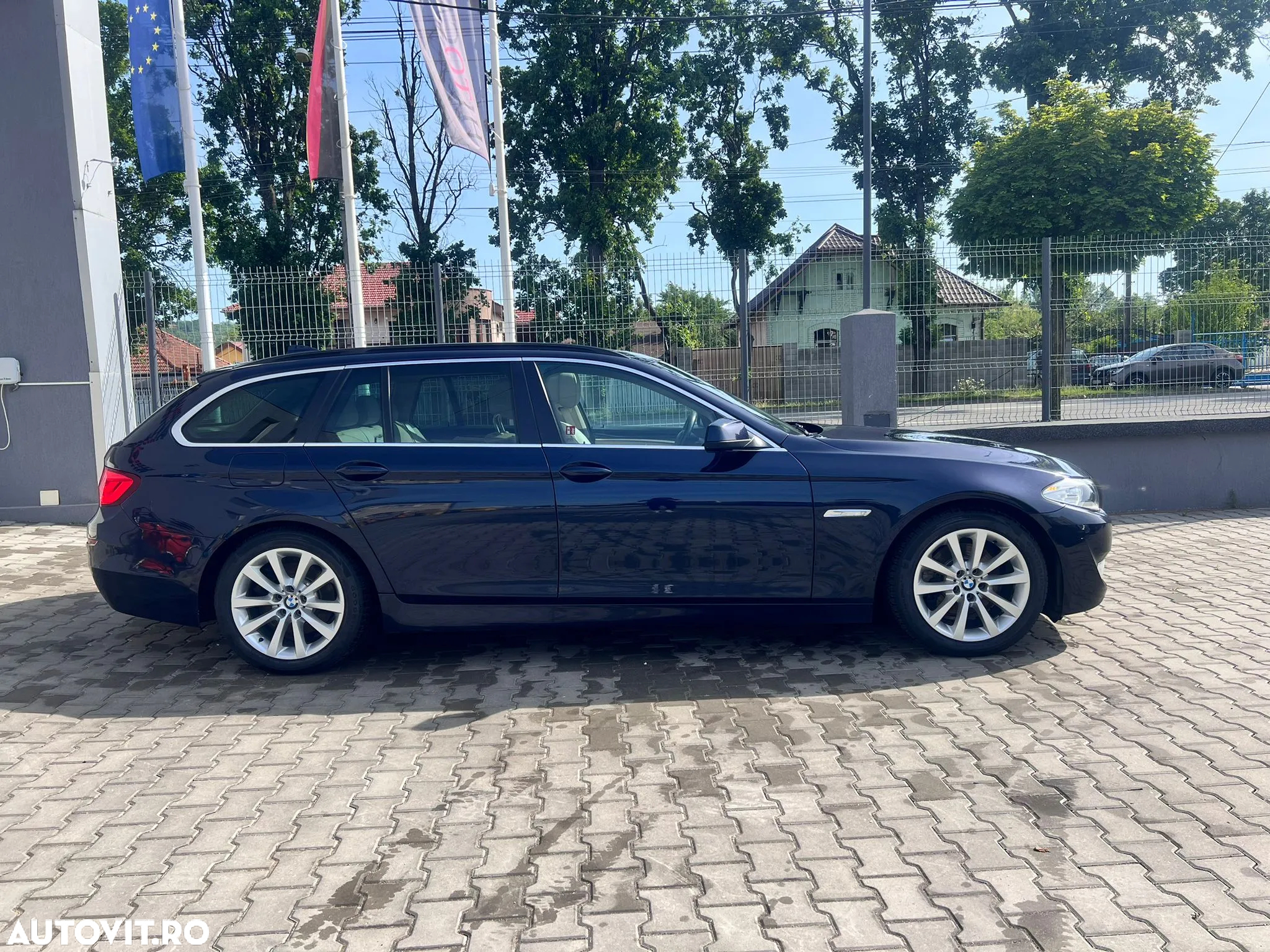 BMW Seria 5 520d Touring - 2